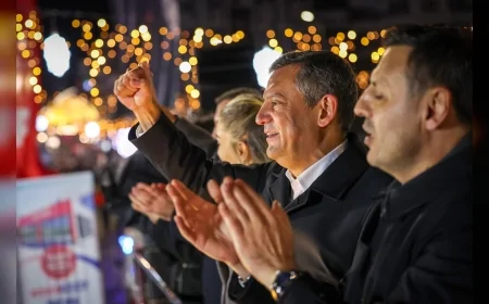 Cumhuriyet Halk Partisi Genel Başkanı Özgür Özel Bağcılar’da konuştu: “Ekrem Başkan Silivri’de ama aklı fikri İstanbul’da”