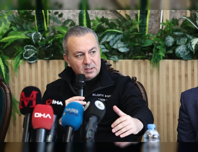 Sivas Belediye Başkanı Dr. Adem Uzun: “Masadan Değil, Sahadan Yönettik” Yoğun Kar Mesaisi Anlatıldı