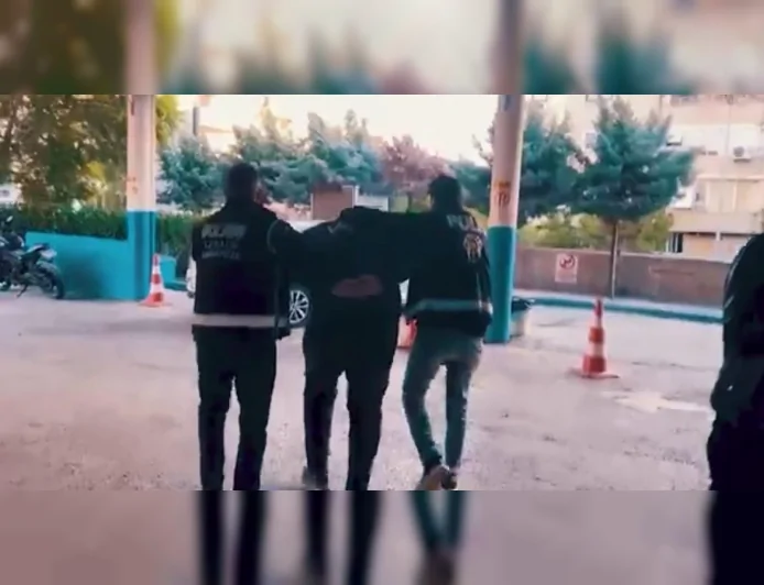 İçişleri Bakanı Ali Yerlikaya: “FETÖ’nün emniyet mahrem yapılanmasına yönelik operasyonda 81 şüpheli yakalandı”