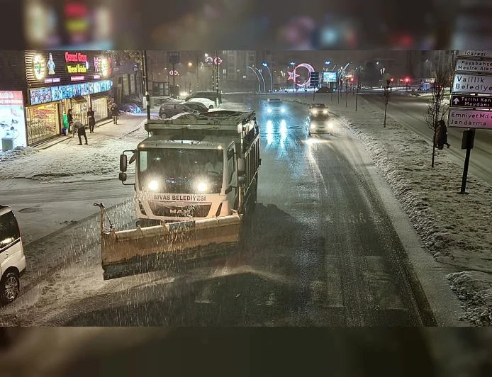 Sivas Belediye Başkanı Adem Uzun: “65 mahallede eş zamanlı karla mücadele modeli Türkiye’ye örnek oldu”