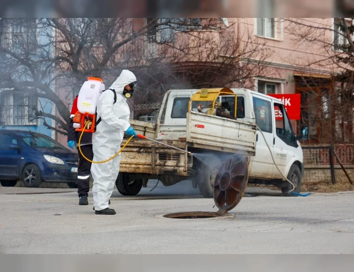 Uşak Belediyesi Haşerelere Karşı Kent Genelinde Çevreye Duyarlı Mücadeleyi Sürdürüyor