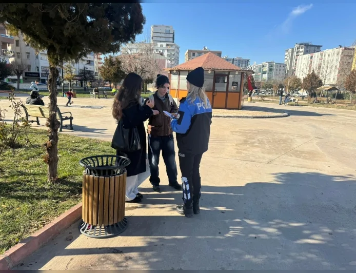 Mardin Emniyet Müdürlüğü Toplum Destekli Polislik ekipleri Artuklu’da esnaf ve vatandaşlarla bir araya geldi