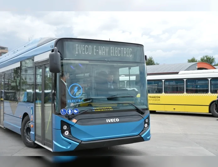 Trabzon Büyükşehir Belediye Başkanı Ahmet Metin Genç: “Sahil Hattında Elektrikli Otobüslerle Kesintisiz Ulaşım Sağlayacağız”