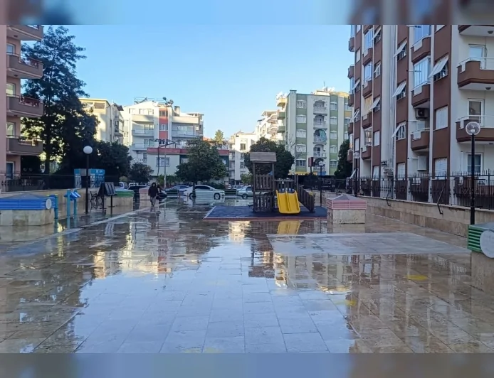 Efeler Belediyesi Parklarda Kapsamlı Temizlik Çalışması Yürüttü: “Çocuklar Güvenle Oynasın”