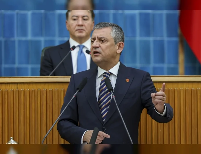 CHP Genel Başkanı Özgür Özel TBMM’de: “Herkes tarafını belirleyecek, kara düzene destek veren tarihin kara deliğine gider”
