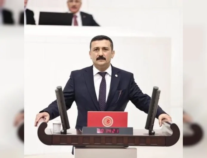 İYİ Parti Genel Başkan Yardımcısı Selçuk Türkoğlu: “Emeklilerimizi Sadakaya Muhtaç Ettiniz, Açlık Sınırının Altında Maaş Alıyorlar”