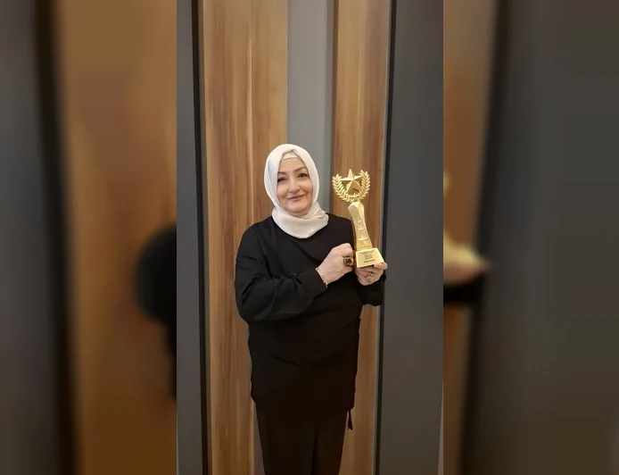 Yaşam Koçu Dilek Baran Ankara’daki törende “Yılın En İyi Çıkış Yapan Yaşam Koçu” ödülüne layık görüldü