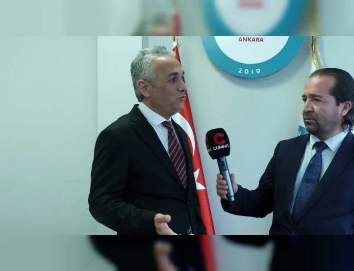 HEKİM-SEN GENEL BAŞKANI UZM. DR. ADİL KURBAN: “KANUN İYİ GELİYOR, YÖNETMELİKTE SAHADA KRİZ ÇIKIYOR”