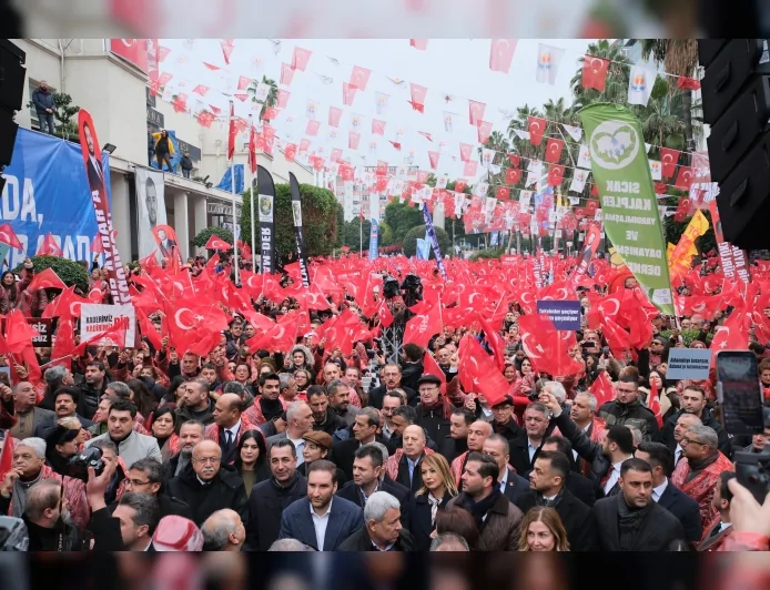 Adana Büyükşehir Belediye Başkanı Zeydan Karalar’ın Tutukluluğunun 200. Gününde On Binlerce Adanalı “Özgürlük ve Adalet” İçin Yağmura Rağmen Alanlara Aktı