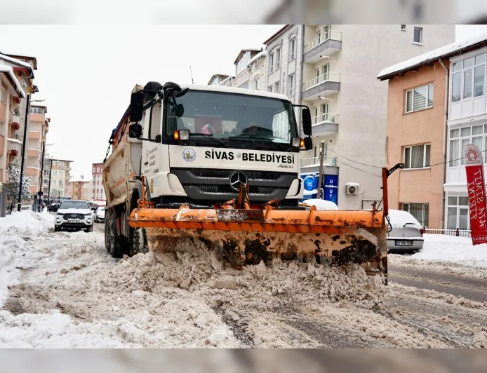 Sivas Belediyesi Karla Mücadelede Alarm Seviyesinde: “Son 20 Yılın En Yoğun Yağışıyla Sahadayız”