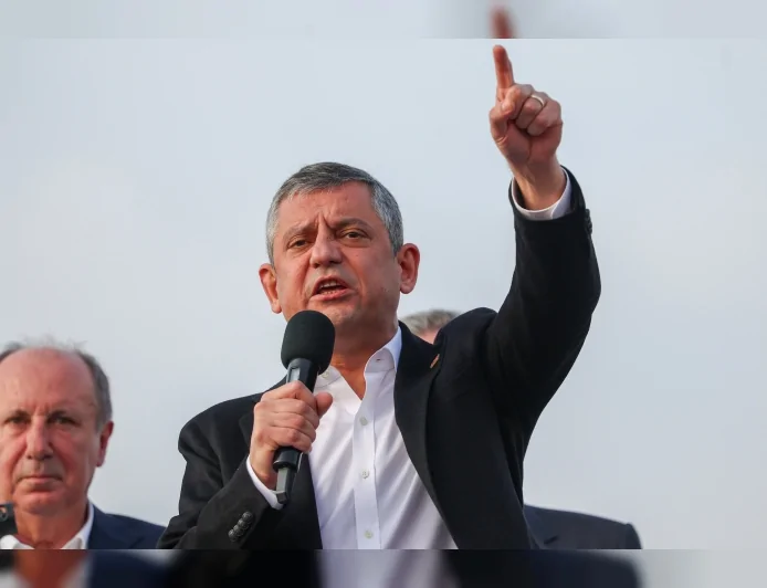 Cumhuriyet Halk Partisi Genel Başkanı Özgür Özel: “Emekliyi tabuta sokmaya utanmıyorlar, tabutu Meclis’e sokmaya utanıyorlar”