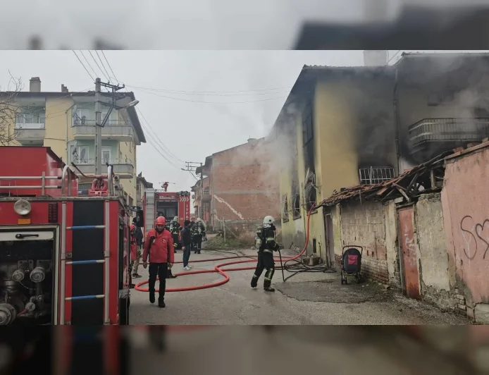 Çorum Kale Mahallesi’nde İki Katlı Binada Yangın: Suriyeli Ailenin Evi Kullanılamaz Hale Geldi