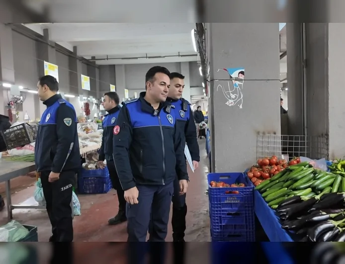 Marmaris’te Pazaryerlerinde Denetimler Sürüyor: Zabıta Ekipleri Düzeni ve Halk Sağlığını Mercek Altına Aldı