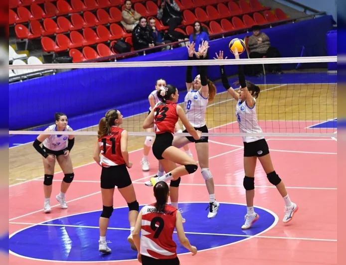 Yunusemre Belediyespor Kadın Voleybol Takımı İlk Sezonunda 2. Lig’de Kalmayı Başardı