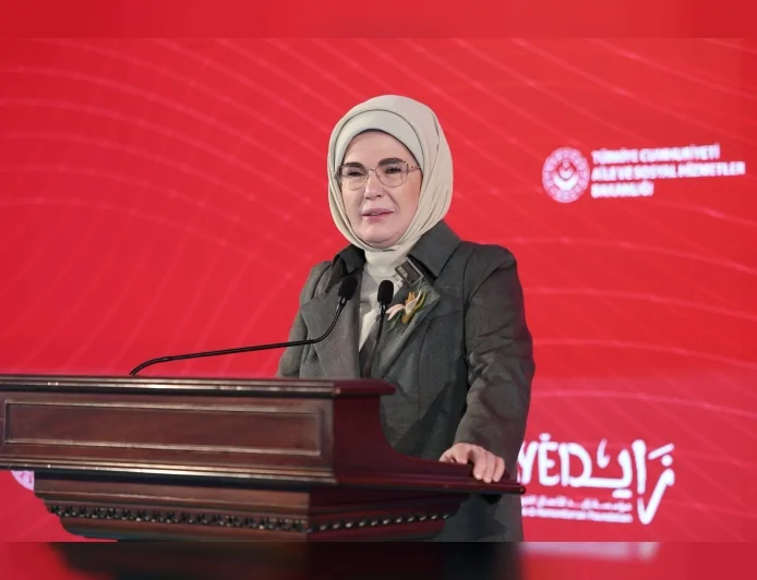 Cumhurbaşkanı Erdoğan’ın eşi Emine Erdoğan: “Çocuklar küresel krizlerin en ağır bedelini ödüyor, kalıcı değişim şart”