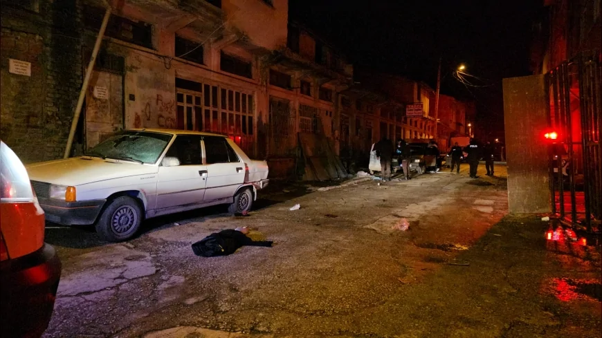 Çorum Gülabibey Mahallesi’nde yeni yılın ilk saatlerinde silahlı kavga 1 kişi ağır yaralı