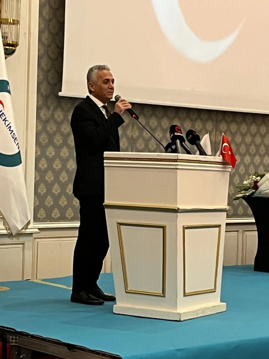 AL-KON Konfederasyonu ve Hekimsen Genel Başkanı Uzm. Dr. Adil Kurban: “Malpraktis krizinin çözümü mahkeme kararları değil Hekimlik Kanunu’dur”