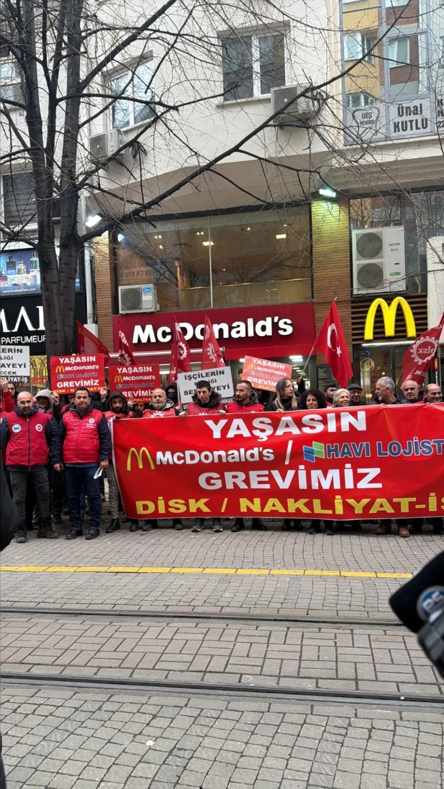 Nakliyat-İş Eskişehir Şube Başkanı Ali Özçelik: “HAVI Lojistik’te Grev Emeğin Onuru İçin Başlamıştır”