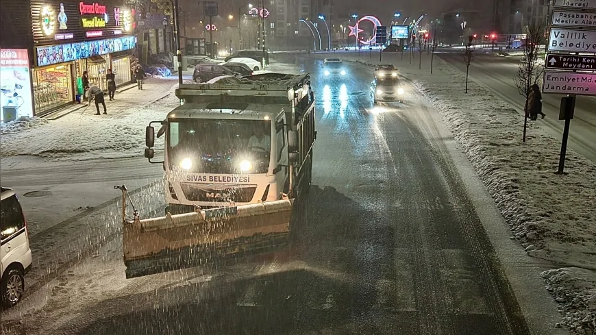 Sivas Belediye Başkanı Adem Uzun: “65 mahallede eş zamanlı karla mücadele modeli Türkiye’ye örnek oldu”