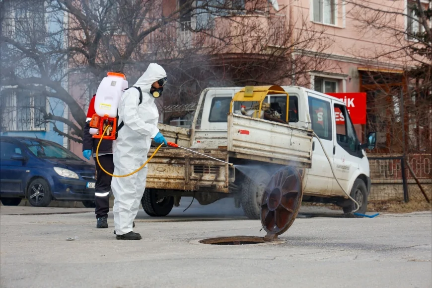 Uşak Belediyesi Haşerelere Karşı Kent Genelinde Çevreye Duyarlı Mücadeleyi Sürdürüyor