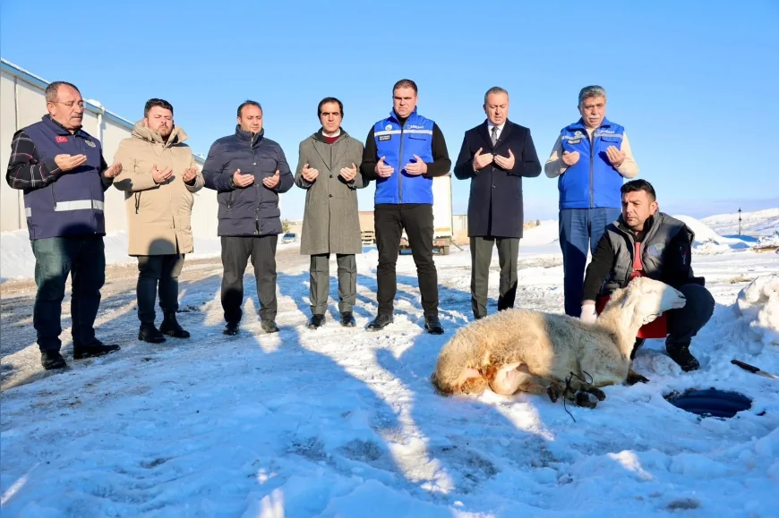 Sivas Belediye Başkanı Adem Uzun: “Kar Rahmettir, Bereketin Şükrünü Kurbanla Edâ Ettik”