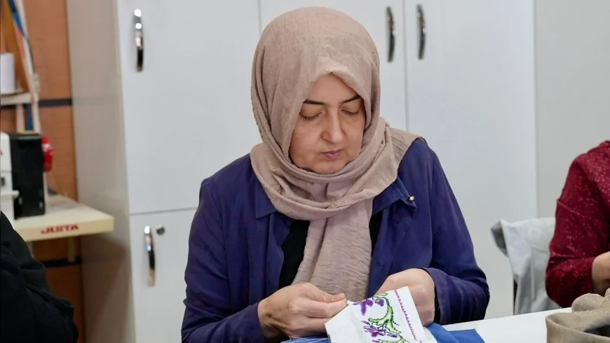 Elazığ Belediyesi ESMEK Hamlesiyle Kadınların Üretim Gücünü Şehrin Dört Bir Yanına Taşıdı