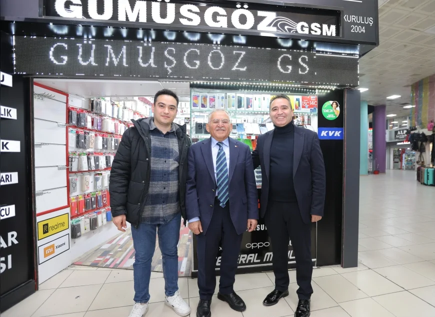 Kayseri Büyükşehir Belediye Başkanı Dr. Memduh Büyükkılıç Hunat Çarşısı’nda: “Bizi unutmayan tek başkanımız geldi”