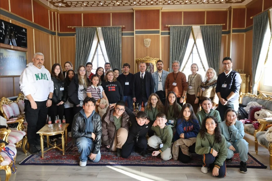 Yunusemre Belediye Başkanı Semih Balaban: “Sanat farklı dilleri ortak duyguda buluşturur”