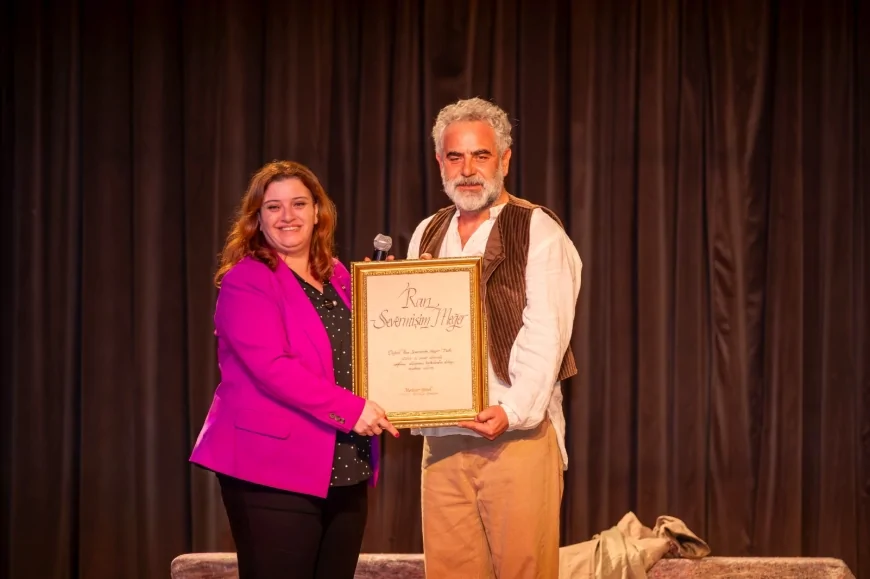 Yalova Belediyesi Kültür Sanat Etkinliklerinde Yurdaer Okur’dan “RAN – Severmişim Meğer” Performansı