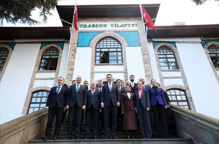 Enerji ve Tabii Kaynaklar Bakanı Alparslan Bayraktar Trabzon’da Gençlerle Buluştu: “Motivasyon ve Başarı Kaynağı Çok Çalışmaktır”