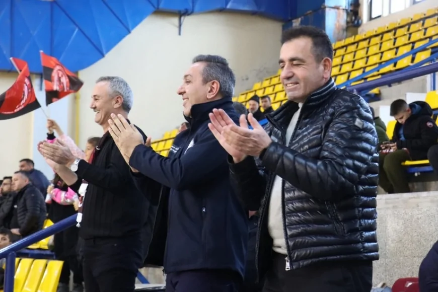 Sungurlu Belediyespor Sahasında Kağıtspor’u Set Vermeden 3-0 Mağlup Etti