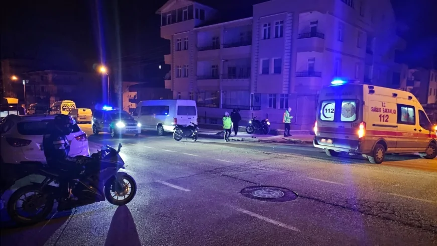 Çorum’da otomobil motosiklete çarptı iki çocuk yaralandı sürücü kaçtı