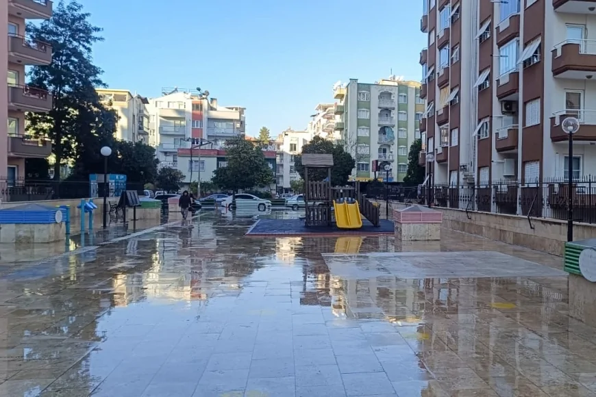 Efeler Belediyesi Parklarda Kapsamlı Temizlik Çalışması Yürüttü: “Çocuklar Güvenle Oynasın”