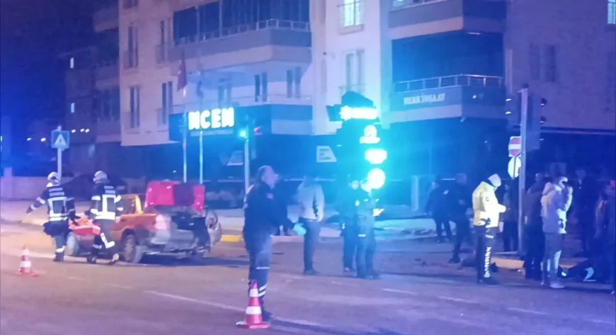 Çorum Ulukavak Mahallesi’nde İki Otomobil Çarpıştı Kazada Dört Kişi Yaralandı