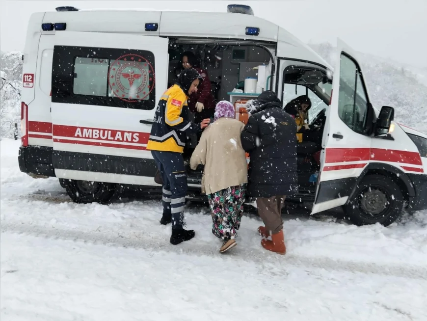Ordu Büyükşehir Belediyesi 7 24 Karla Mücadelede: Mahsur Kalan Anne Engelli Çocuklarına Kavuşturuldu