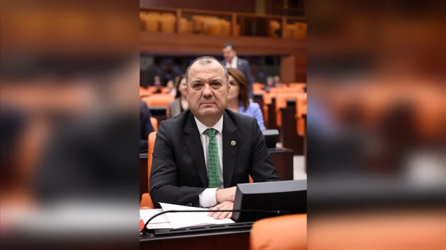 CHP Tekirdağ Milletvekili İlhami Özcan Aygun : “TÜRK BAYRAĞI MİLLETİMİZİN ONURU VE BAĞIMSIZLIĞININ SEMBOLÜDÜR”