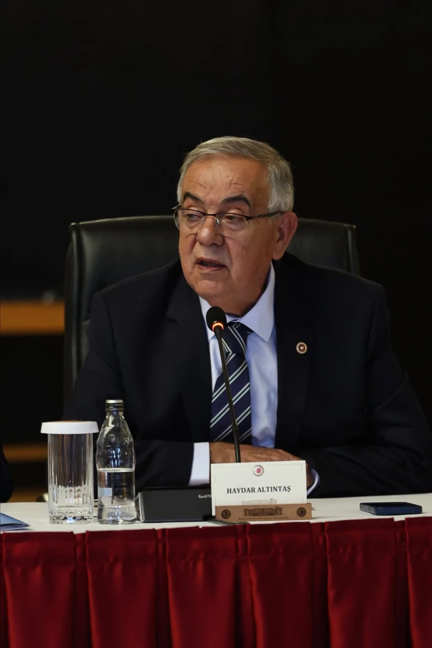 Demokrat Parti İzmir Milletvekili Haydar Altıntaş: “Emekliyi, çiftçiyi ve dar geliri yardıma mahkûm eden düzen sürdürülemez”