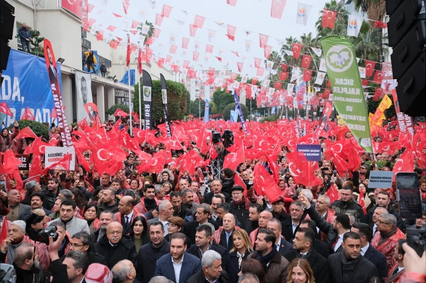Adana Büyükşehir Belediye Başkanı Zeydan Karalar’ın Tutukluluğunun 200. Gününde On Binlerce Adanalı “Özgürlük ve Adalet” İçin Yağmura Rağmen Alanlara Aktı