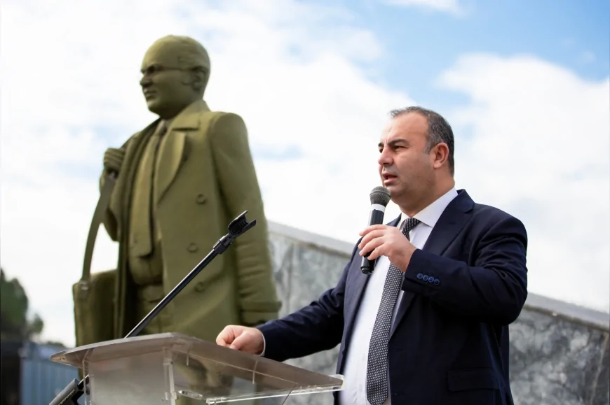 Uğur Mumcu Katledilişinin 33’üncü Yılında Narlıdere’de Karanfillerle Anıldı