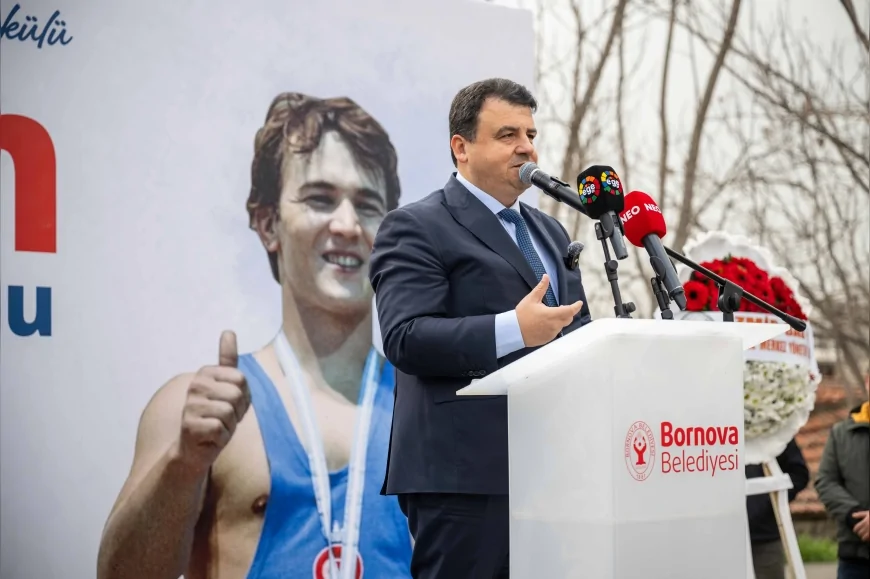 Cep Herkülü Naim Süleymanoğlu’nun Heykeli Bornova Pınarbaşı’nda Doğum Gününde Açıldı