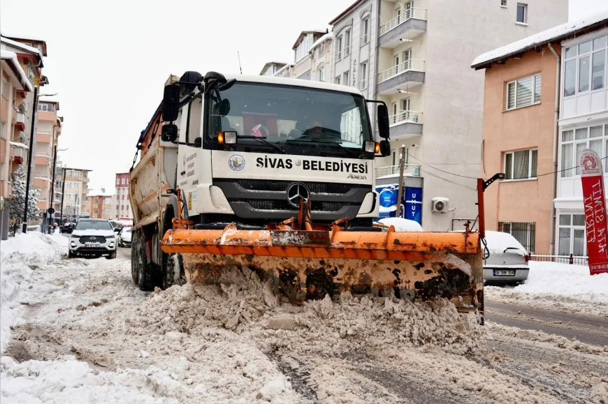 Sivas Belediyesi Karla Mücadelede Alarm Seviyesinde: “Son 20 Yılın En Yoğun Yağışıyla Sahadayız”