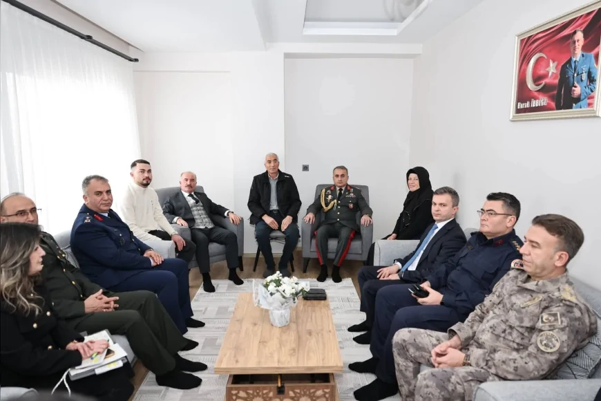 Çorum Valisi Ali Çalgan’dan Azerbaycan Silahlı Kuvvetleri Heyetiyle Şehit Burak İbbiği’nin Ailesine Taziye Ziyareti