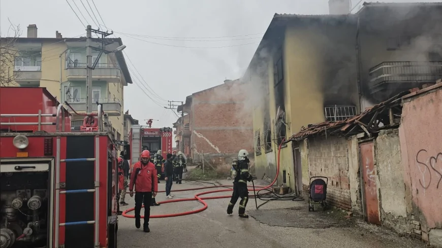 Çorum Kale Mahallesi’nde İki Katlı Binada Yangın: Suriyeli Ailenin Evi Kullanılamaz Hale Geldi