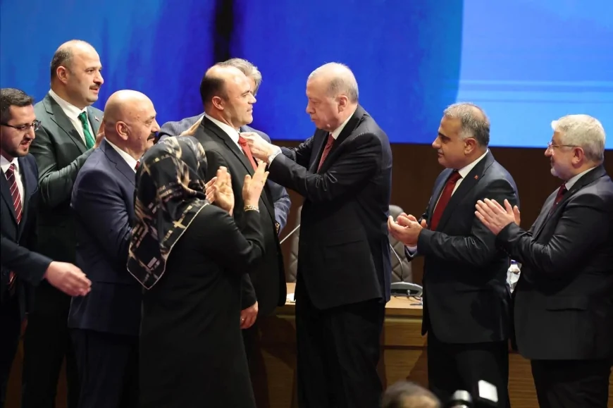 Çorum Ortaköy Aşdağul’da Siyasi Gelişme AK Parti Rozetini Cumhurbaşkanı Recep Tayyip Erdoğan Taktı