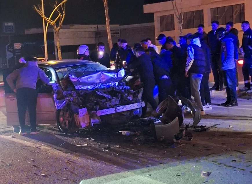 Çorum İnönü Caddesi Terminal Kavşağı’nda Otomobil Çekiciye Arkadan Çarptı, 1 Kişi Yaralandı