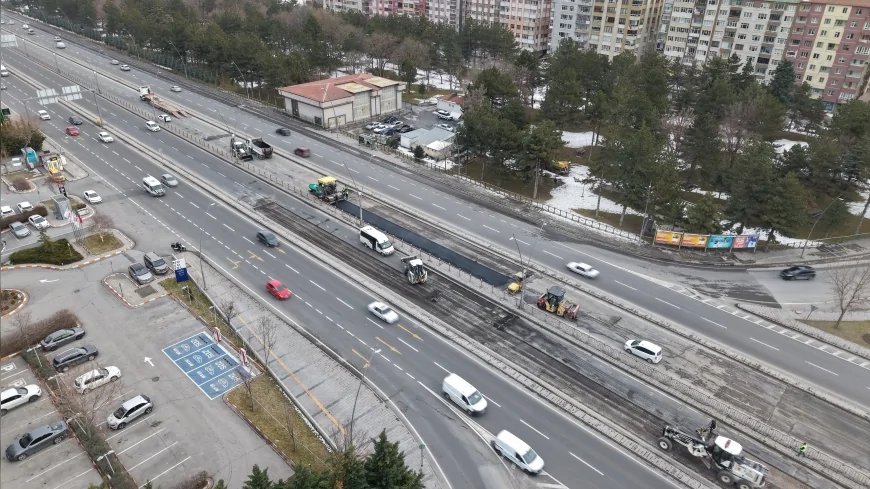Kayseri Büyükşehir Belediyesi Kış Sonrası Bozulan Yollarda Bakım Onarım Çalışmalarını Başlattı