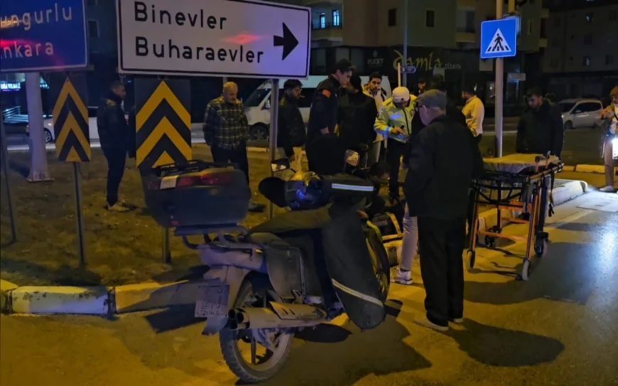 Çorum Buharaevler Mahallesi’nde Otomobil ile Motosiklet Çarpıştı 1 Kişi Yaralandı