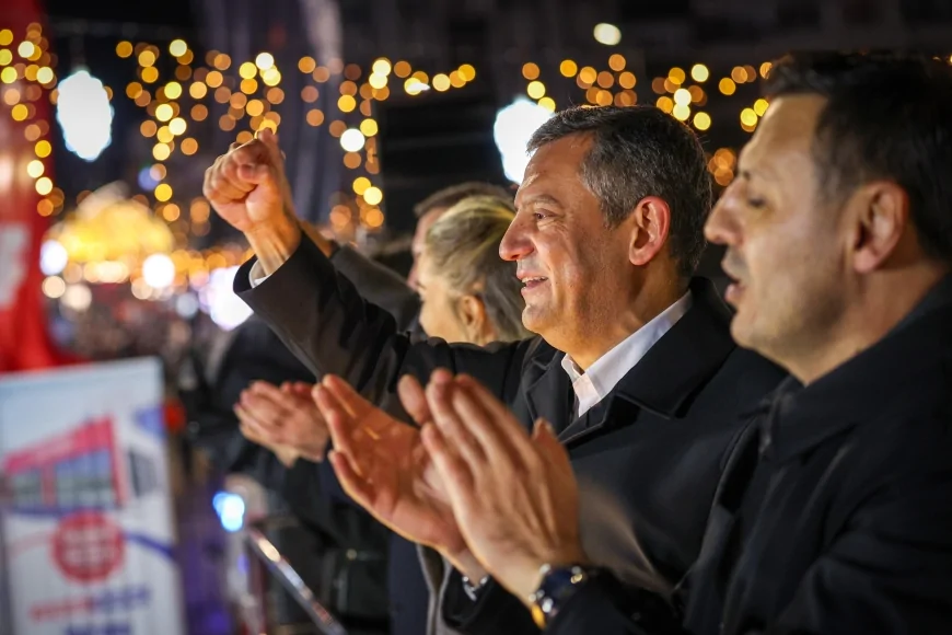 Cumhuriyet Halk Partisi Genel Başkanı Özgür Özel Bağcılar’da konuştu: “Ekrem Başkan Silivri’de ama aklı fikri İstanbul’da”