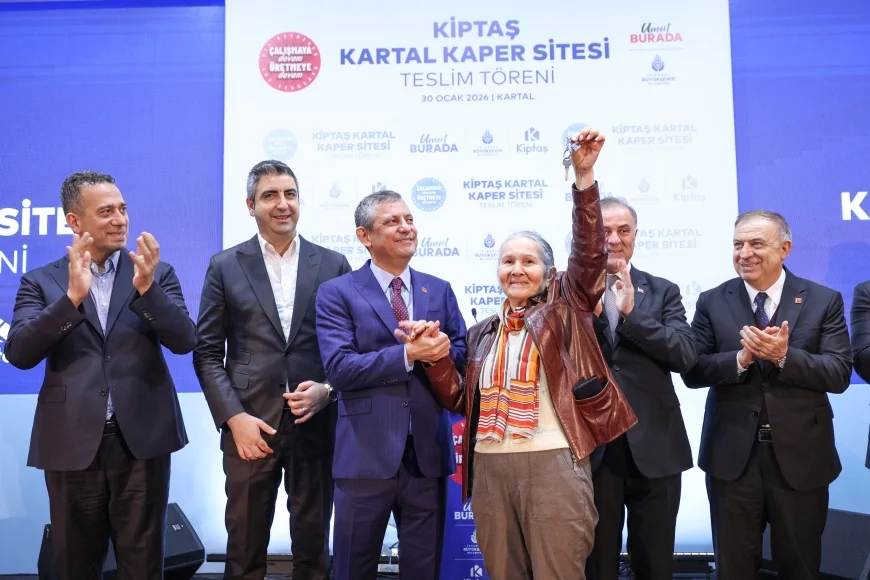 Cumhuriyet Halk Partisi Genel Başkanı Özgür Özel: “Murat Kurum’un döneminde mağdur olan bin 500 kişiye bugün anahtar teslim ediyoruz”