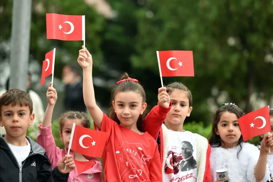 Millî Eğitim Bakanı Yusuf Tekin: “Okullarda İkinci Dönem Bayrak Sevgisi Temasıyla Başlayacak”